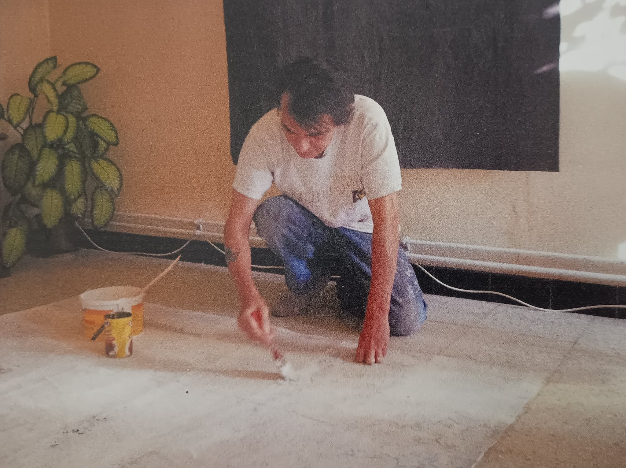 Roger Remaut no seu atelier de Pollinkhove, Flandres Ocidental, Bélgica