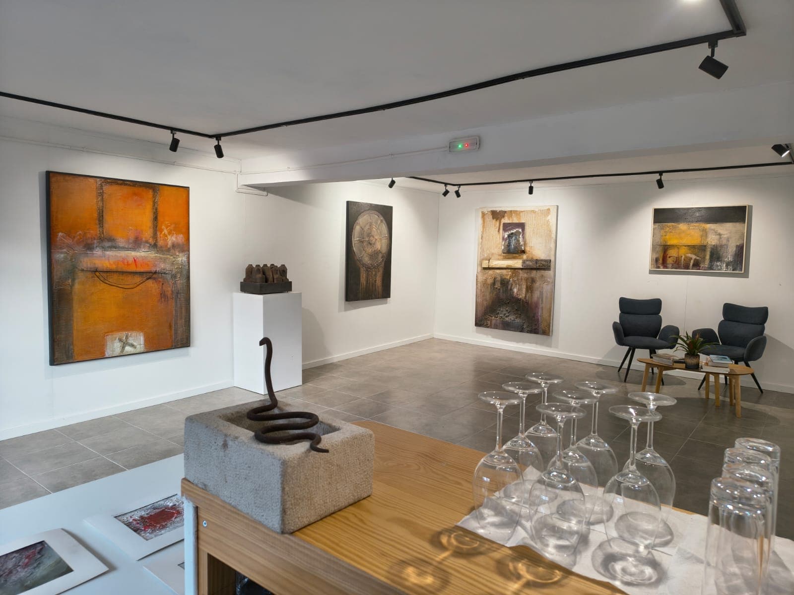 Form of Figuration Exhibition by Roger Remaut. Xochi Art Gallery, Serra da Estrela, Portugal